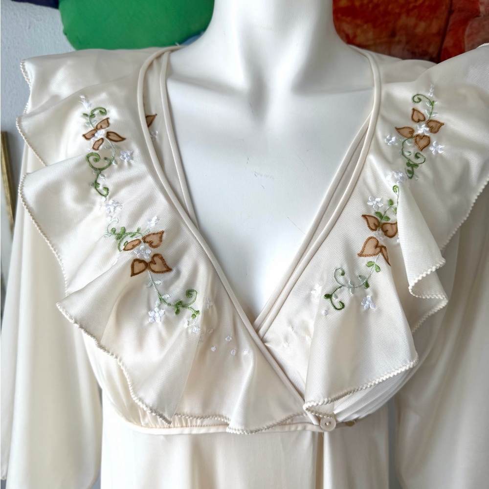 1970s Eppie Peignoir Ivory Nylon Floral  2Pc Gown Robe Fairy Whimsy Vintage S